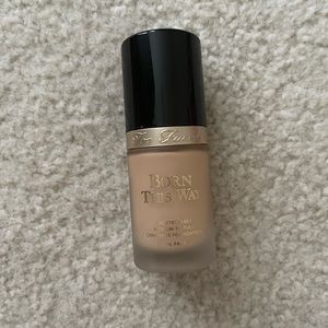 Too Faced Born this way foundation - Vanilla Shade